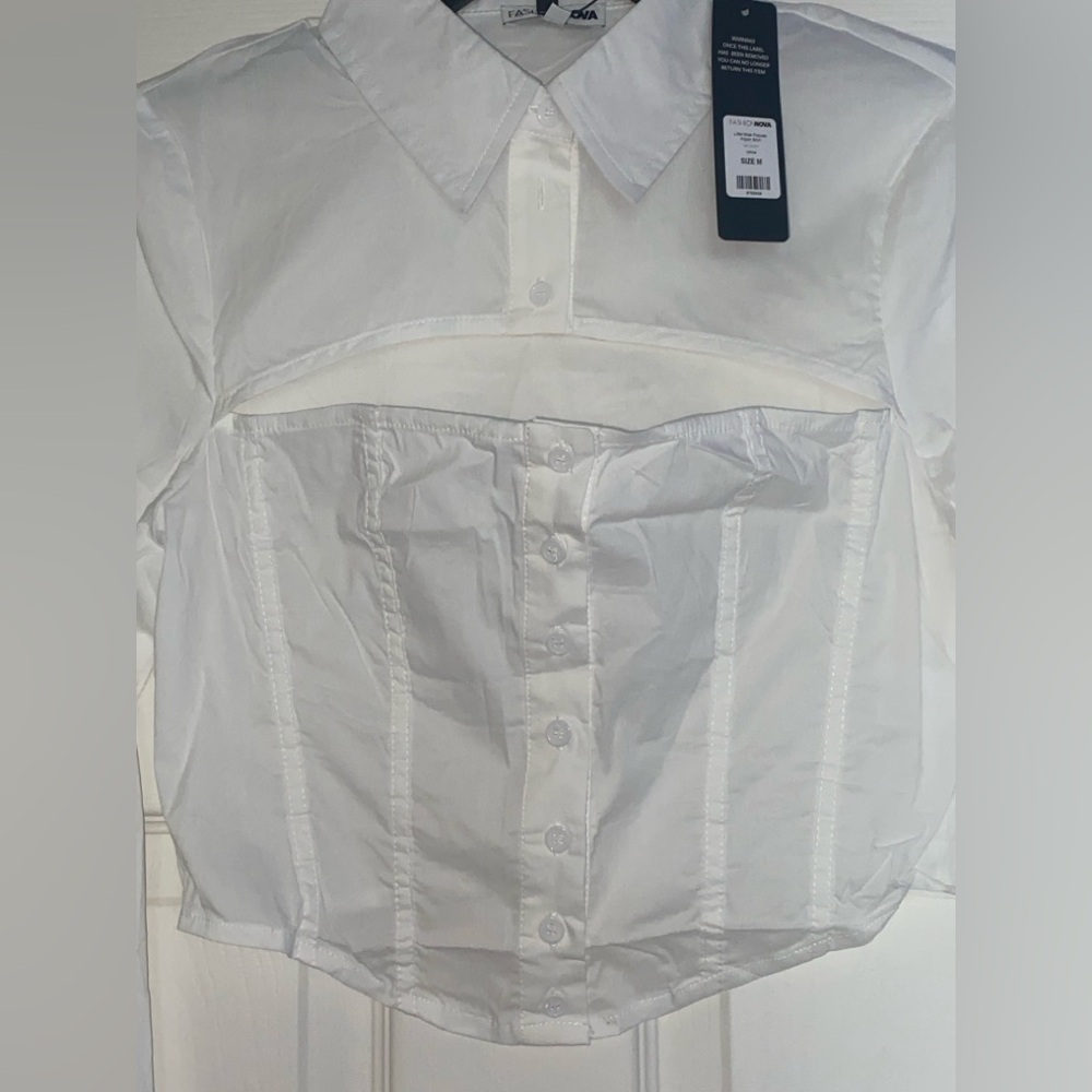White Blouse Cut-Out crop - NWT - Fashion Nova - Picture 2 of 8
